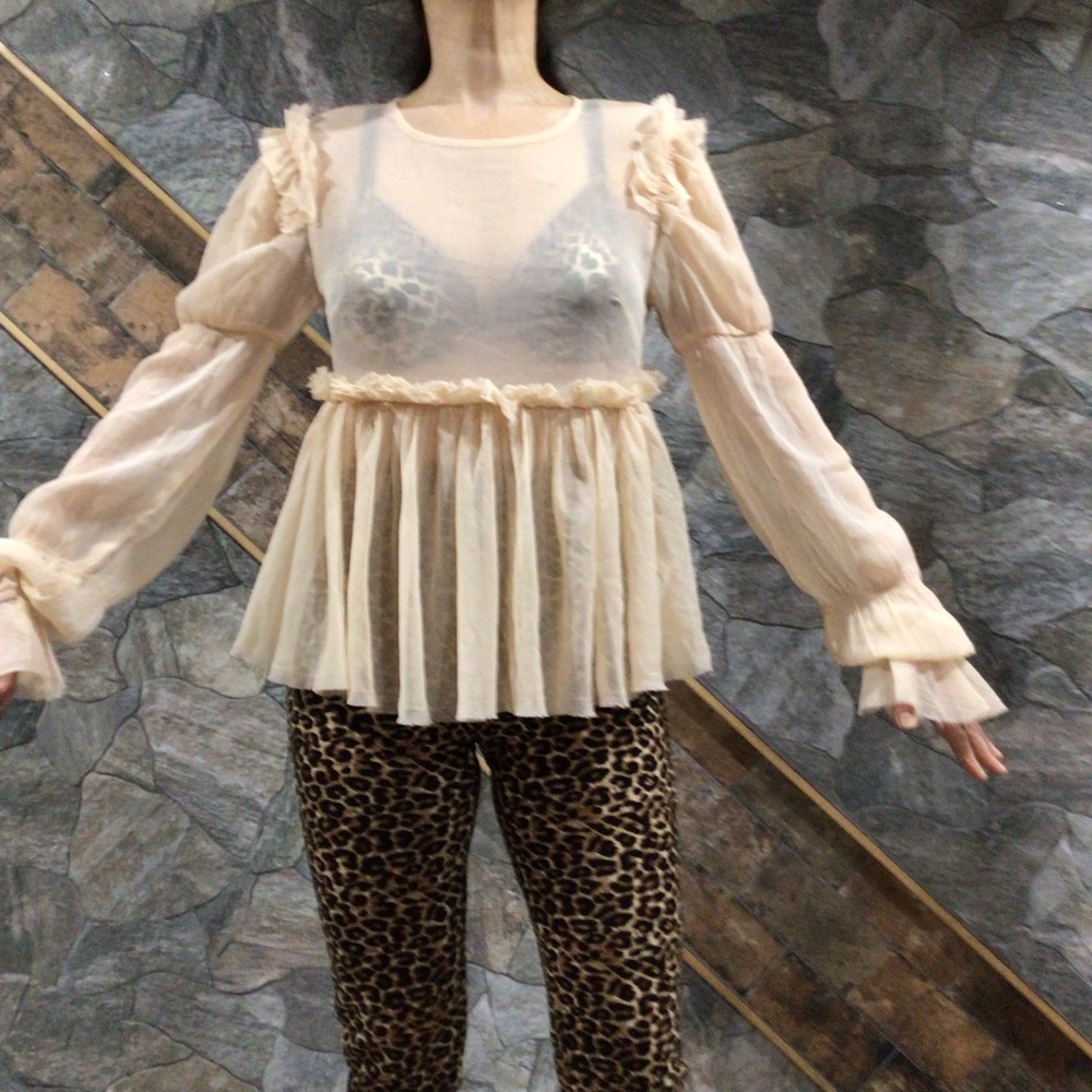 Ruffles & Frills Incredible Blouse - Picture 6 of 14